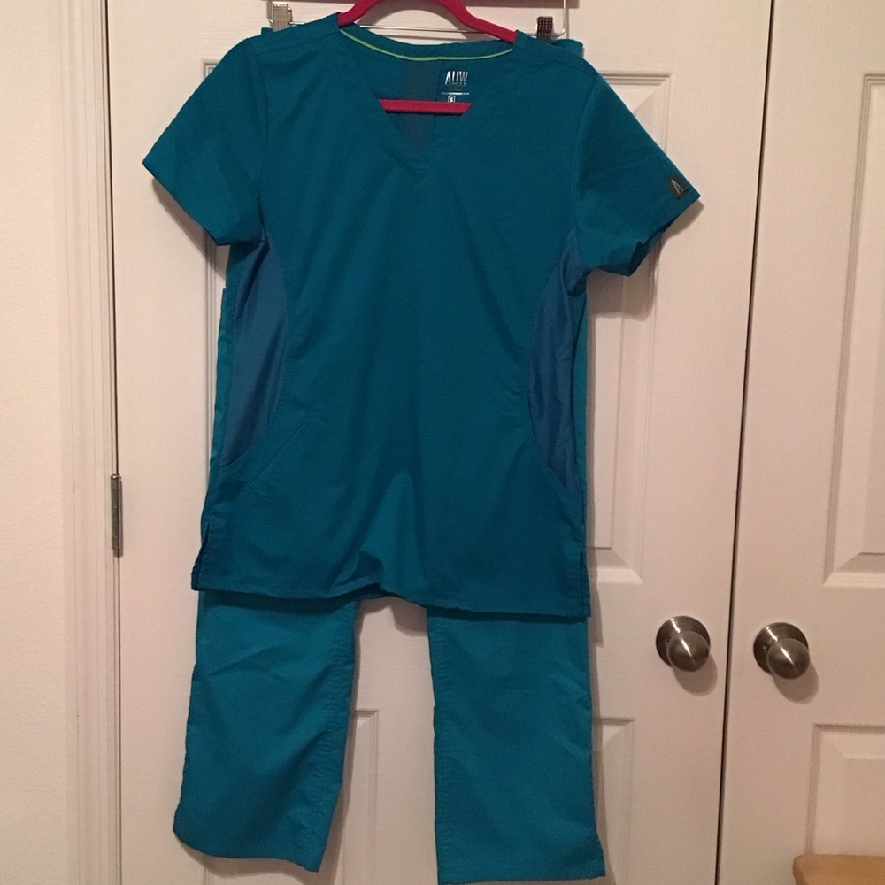 AUW Teal Scrub Set